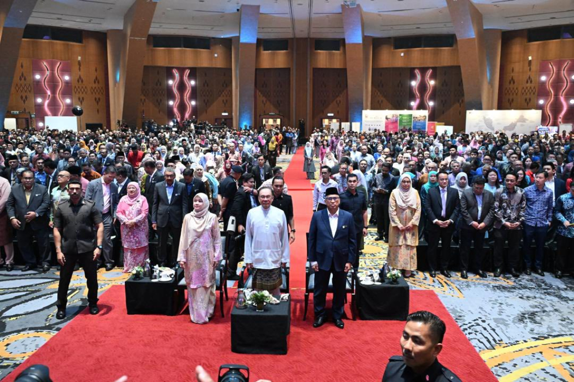 Majlis Peluncuran Sekolah Angkat MADANI